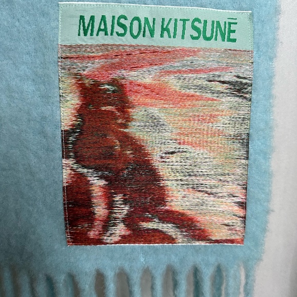 Maison Kitsune - Virgin Wool - Fringed - giant glitch tag - Picture 3 of 5